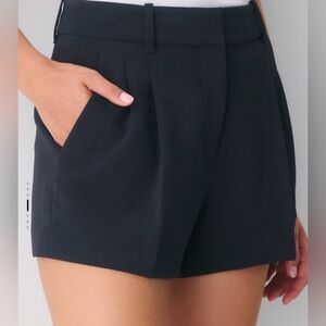 Aritzia The Effortless High Waisted Short in Black Women Size 8 Crepette